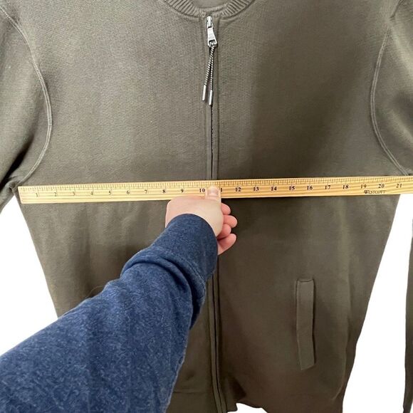 Welcome to my closet! - Picture 11 of 13